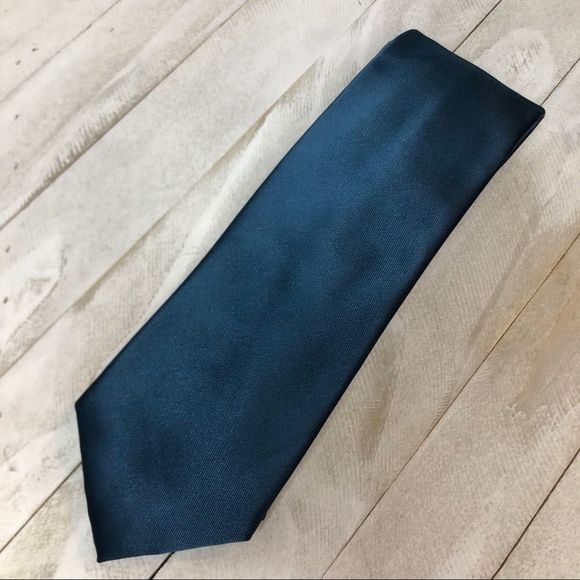le chateau Other - 🍁 50% off thanksgiving sale! 🍁 Le chateau blue satin suit tie